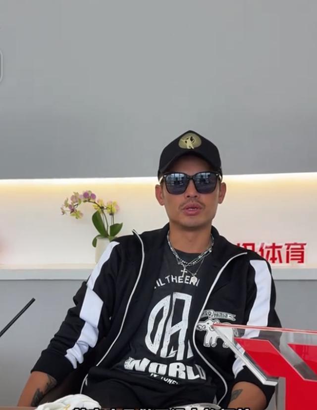 震撼！林丹在网球赛场爆冷取胜！